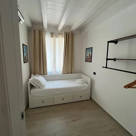 Demithos House Apartman *